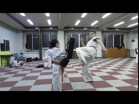 フェイントの蹴り