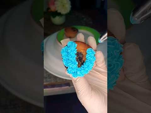 cupcake piping idea #salam #palestine #viral #satisfying #cake #cakedecorating #loop #birthday