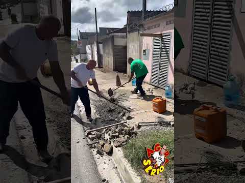 PREFEITURA DE JUQUITIBA ARRUMA ARMADILHA PARA IDOSO NA CALÇADA DA SABESP
