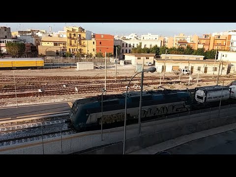 HD - E.405.xxx sul TCS Verona Q.E. - Bari L.  in transito mattutino alla stazione di Barletta