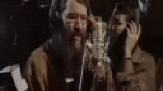 אברהם פריד – אבא אל תבכה (הקליפ הרשמי) - התמונה מוצגת ישירות מתוך אתר האינטרנט יוטיוב. זכויות היוצרים בתמונה שייכות ליוצרה. קישור קרדיט למקור התוכן נמצא בתוך דף הסרטון