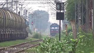 preview picture of video 'LHB Ganga Sutlej express at Full Speed with WDM3A- Failed Video'