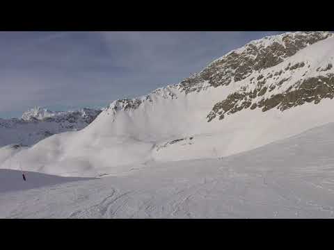 Skiing the Montet and Moraine pistes on the Pissaillas glacier at Val D'Isere