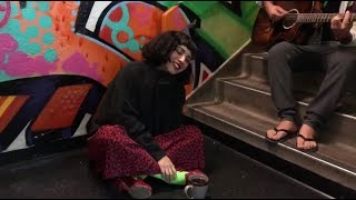 Mon Laferte Quédate Esta Noche acústico en camerinos