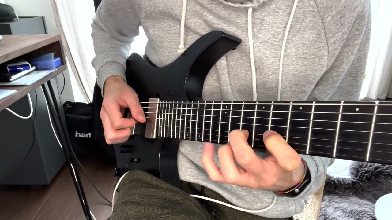Roberto Barlocci playing a four-finger legato lick on guitar using hammer-ons and pull-offs