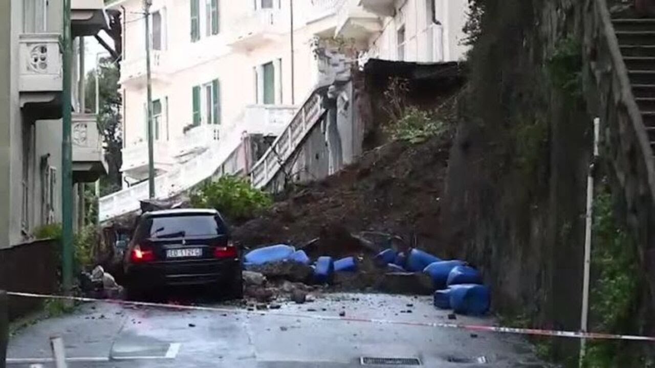 Maltempo Liguria, crolla muro contenimento a Genova Pegli