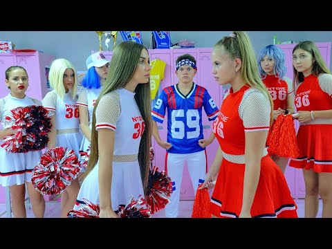 RED EVILS VS BUNNY! Majorete noi în vilă! Diana are niște concurenți!