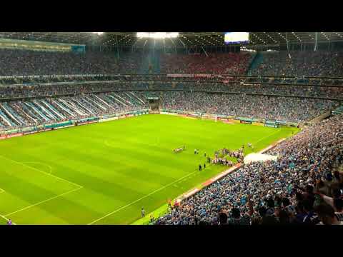 "Gre-Nal das Américas na Libertadores 2020: Entrada em campo de Grêmio x Inter" Barra: Geral do Grêmio &bull; Club: Grêmio