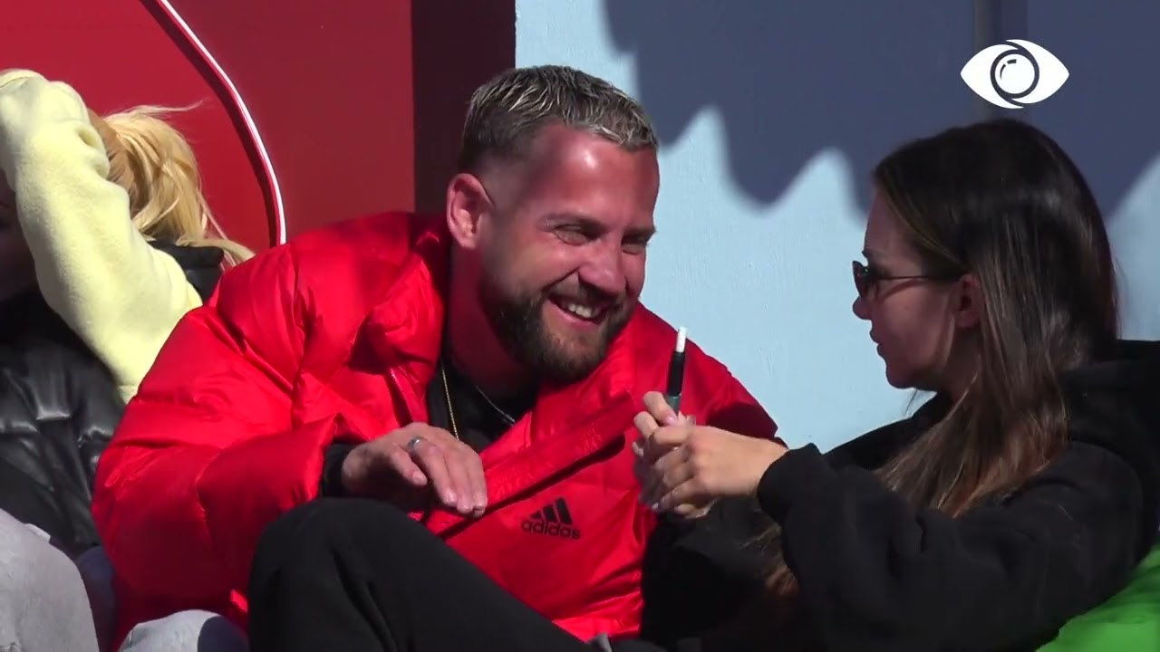 Kiara e mërzitur, Luizi diskuton me të