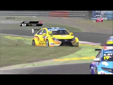 Lada Vesta WTCC 2015 povorot s zanosom s