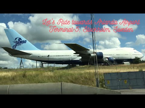 Vamos em direção ao Terminal 5 do Aeroporto de Arlanda, Estocolmo, Suécia