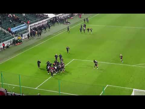 Legia - Spartak Moskwa 9.12.2021 piłkarze i trenerzy cieszą się z awansu