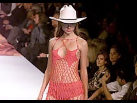 MOSCHINO Spring 2000 Milan - Fashion Channel