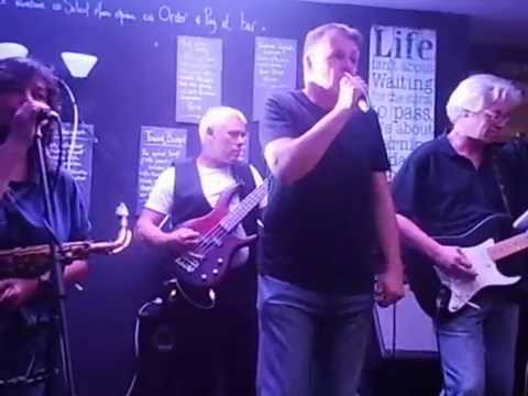 Y Cyffro - Brwydro Roc 'n Rol