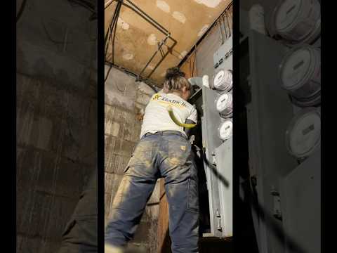 We love commercial & residential ⚡️⚒️😂 #femaleelectrician #electrician #bluecollarbabe #fypシ