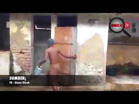 VIDEO; Berebut Pintu Tandas...