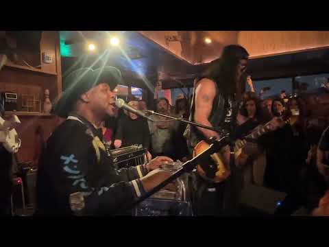 Slash Meets Pedal Steel Legend Robert Randolph – Epic Jam at Y’all Star Revue - Foxy Lady