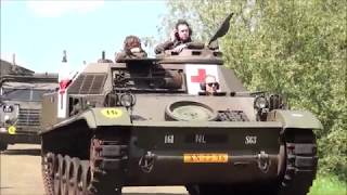 Download the video "Naoorlogse militaire voertuigen in Aalsmeerderbrug - bevrijdingstour 2019"