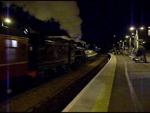 Black 5 and A4 passing through Inverkeithing