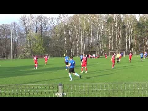 Brutalny faul Łąckiego i żółta kartka - mecz Pogoń Bełchów - Start Brzeziny, 23.04.2022