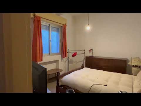 Video de YouTube - Ciudad Vieja.Apartamento al frente ,tipo casa,única en  el primer piso x escalera, patio 10 mts2 y azotea exclusiva de 67 mts.2 ,vivienda de ambientes amplios con 124 mts2internos,3 Dormitor