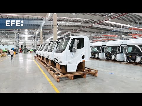 Mercedes-Benz inaugura planta en Argentina para fabricar 10.000 camiones y buses anuales