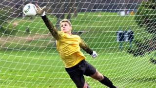 Video thumbnail for EF-S 55-250mm f/4-5.6 IS STM - Get close to the action by Canon Canada