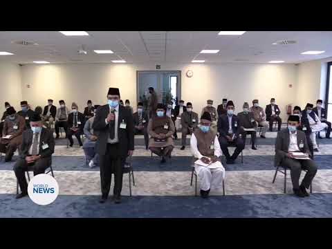 How can waqf-e-zindagi (life devotees) can strive to  properly carry out their duties?