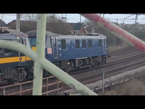 0Z90 - DB90s - 90034 and 90020 on the way to Daventry DIRFT for WHM duties