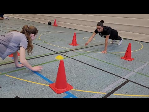 Kraft- und Koordinationstraining mit Hütchen