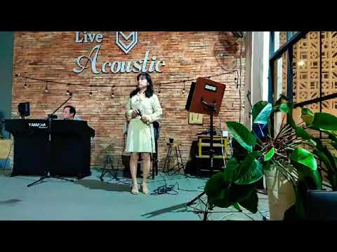 Thể hiện bởi Hoài Mỹ