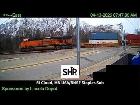 Live webcam view of Cruce ferroviario en Lincoln Depot, St. Cloud