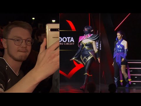 Stormstormer seems to be enjoying the Cosplay Event at the Berlin Major 😂 🤣