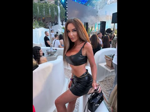 Party ready Mini skirt styling guide for women's ll Eye-catching & modern fashion ideas #skirts 