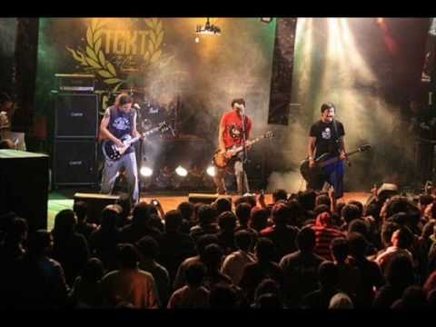 TragoKorTo - BORRACHO EN EL BAR