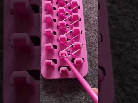 #cute #sanrio #hellokitty #unboxing #loombands hello kitty loom bands! My first time making them!