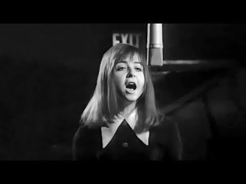 VICKY LEANDROS 🎤 L'Amour Est Bleu 💙 (Montréal, Québec) 1968