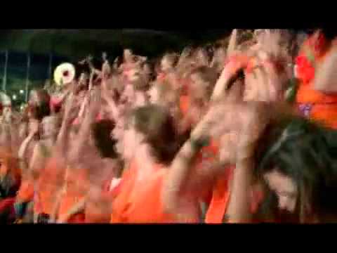 Oranje dames strippen_ tijdens  voetbal wedstrijd