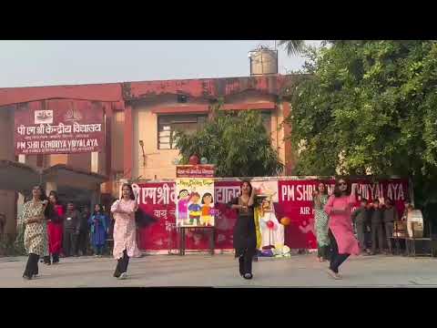 बाल दिवस 2025 के अवसर पर कक्षा 9वीं की छात्राओं द्वारा समूह नृत्य