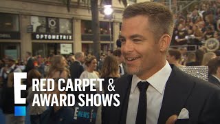Chris Pine Says His Flip Phone Is a "Pain in the Ass" | E! Live from the Red Carpet