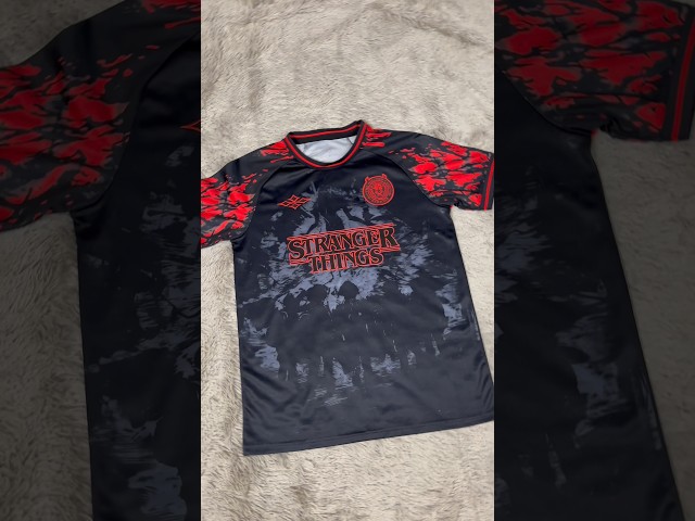 Vídeo relacionado con Stranger Things 1986 Hawkins High School Retro Camiseta, Niños, Asfalto, 4 años