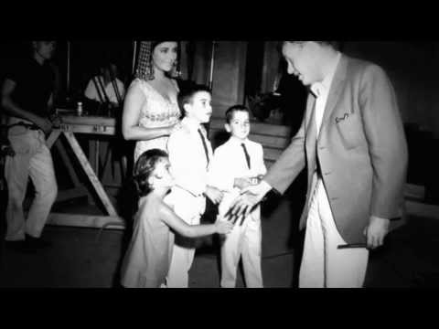 Oare a moștenit frumusețea mamei? Cum arată unica fiică a actriţei Elizabeth Taylor. Ochii violeți,  dați mai departe