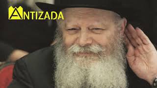 הרבי מליובאוויטש מנגן אבינו מלכינו בהתוועדות י"ח תשרי תשכ"א - התמונה מוצגת ישירות מתוך אתר האינטרנט יוטיוב. זכויות היוצרים בתמונה שייכות ליוצרה. קישור קרדיט למקור התוכן נמצא בתוך דף הסרטון