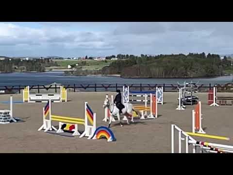 Flink ponni på kurset❤️😁 90-1 meter bane