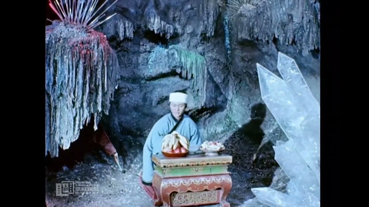 Алтан өргөө МУСК (Монгол киноны сэтгэлд хоногшсон хэсгүүдээс)