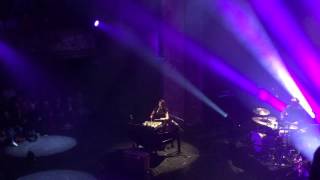 Yael Naim "I walk until" au théâtre des bouffes du nord le 26/10/15