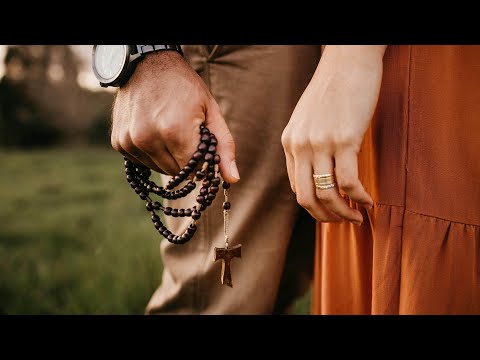 Dafür steht das Kreuz. Not, Leid, Kummer, Sorgen, der Herr Jesus hat es am Kreuz auf sich genommen.