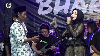 Download lagu ANISA RAHMA BANJIR SAWERAN ( CINTA SEGITIGA ) LIVE NEW BHARATA mp3 Download lagu ANISA RAHMA BANJIR SAWERAN ( CINTA SEGITIGA ) LIVE NEW BHARATA mp3