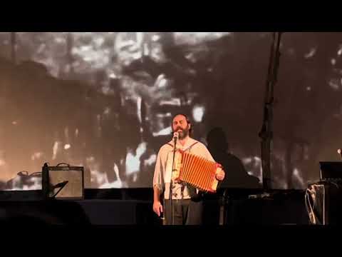 Paul Plut-Lucken in der Landschaft Live