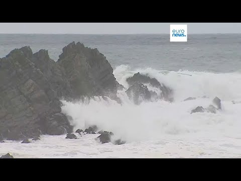 Sturmtief Nelson reißt Menschen in Spanien ins Meer: Mindestens 4 Tote